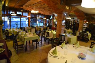 Uno de los 2 comedores interiores