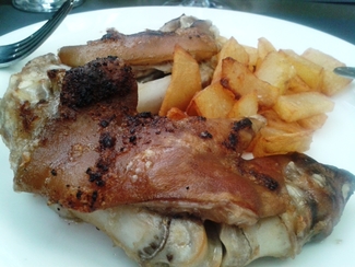 Manitas de cerdo a la brasa