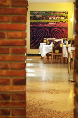 Acceso al salón Vinoteca