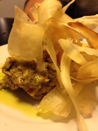 Guacamole con chips de yuca