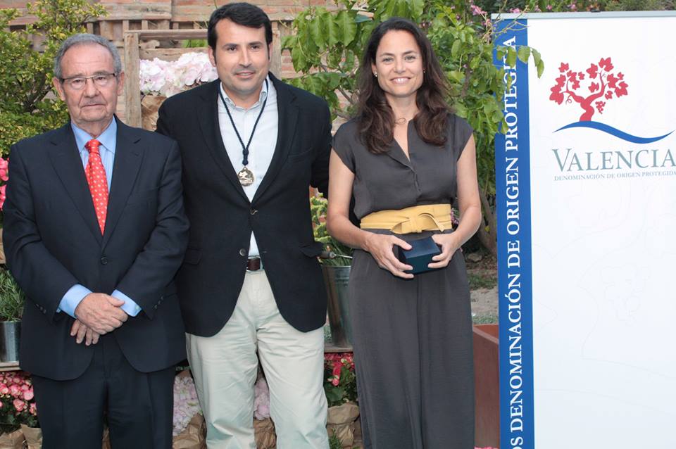 Pablo Ossorio recibe la Medalla al Mérito Vitivinícola de manos de la DOP Valencia