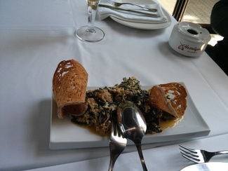 Revuelto de algas con chicharrones