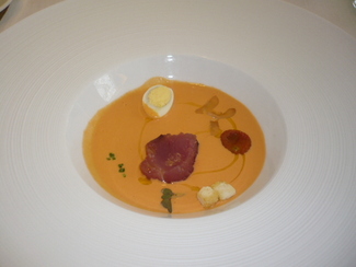 Salmorejo con bonito marinado