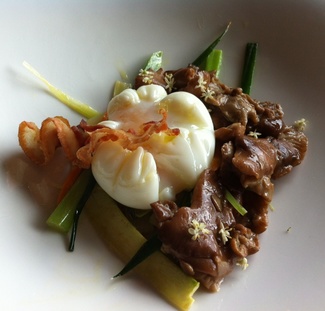 Senderuelas sobre Parmentier con Huevo a Baja Temperatura