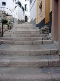 Da igual por donde vayas, está en la parte más alta de la calle Major.