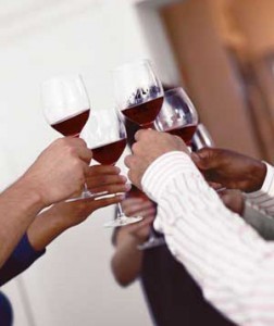 Esas cenas entre amigos... Quién trae el vino?!