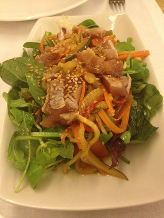 Ensalada de tataki de bonito