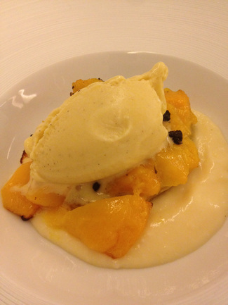 Tarta tatín de melocotón