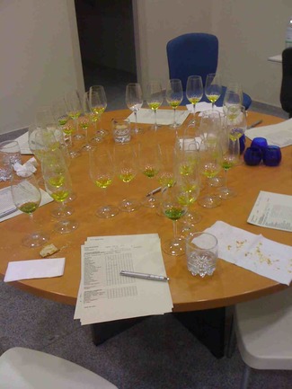 Sobre el color de los AOVEs