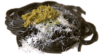 Spaghetti nero al pesto 