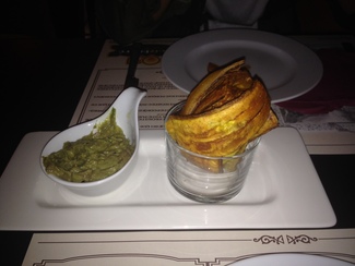 Tostones con guacamole