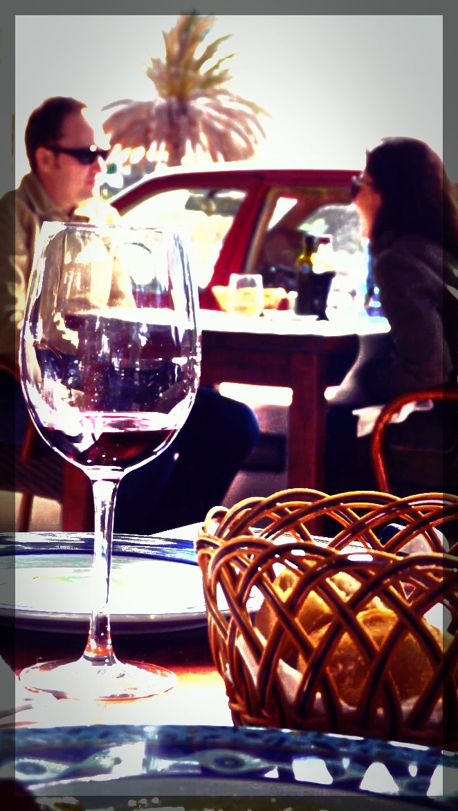 Ve a por los turistas, condúcelos a las bodegas