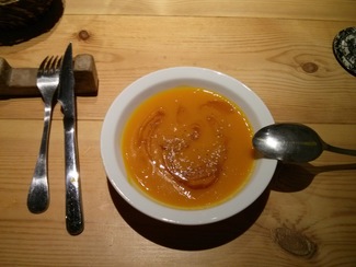 Crema de calabaza con aceite de sésamo