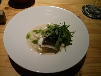 Bacalao con ajos y rúcula