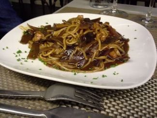 Tallarines salteados