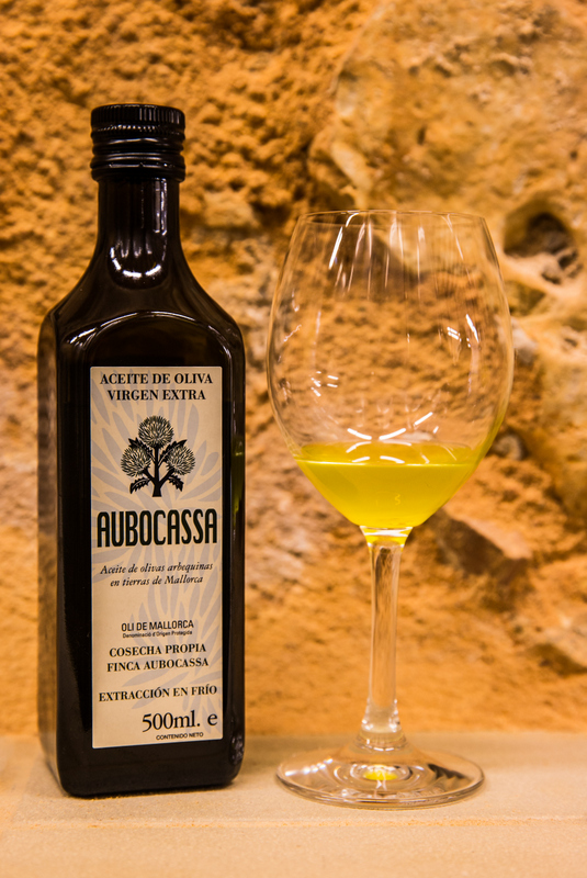 Agustín Santolaya recibe un premio por su apoyo al aceite mallorquín