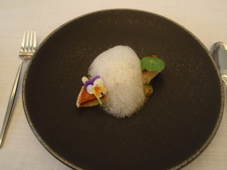 Lomo de salmonete en caldo corto de azafrán