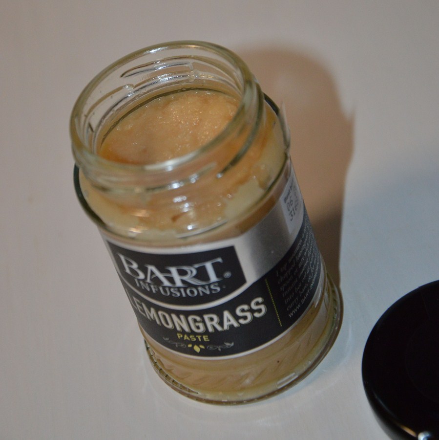 Mollejas de cordero con cebolla y lemon grass