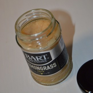 Mollejas de cordero con cebolla y lemon grass