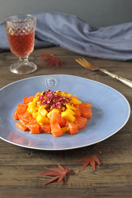 Ensalada de mango y salmón ahumado