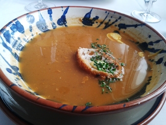 Sopa de pescadores con Galeras y Gamba blanca al perfume de azafrán