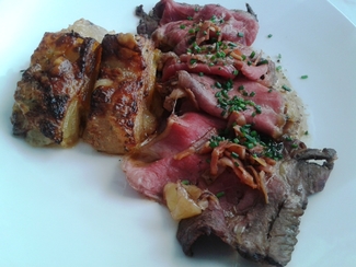 Roast Beef de ternera con bacon y patatas al Gratin Dauphinoise