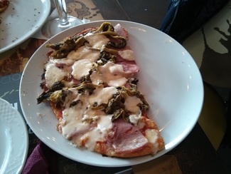 Pizza de lacón con grelos