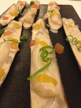 Navajas con salsa yodada de coco