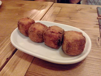 Croquetes amb forma de dau.
