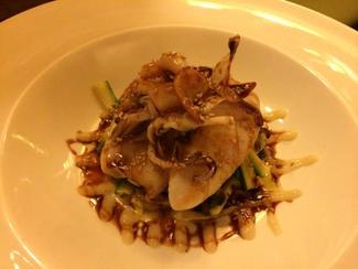 Los calamares, mientras discutíamos el reparto, se enfriaron.