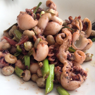 Chipirones con habitas