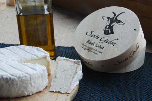 Los quesos de cabra de Santa Gadea: Black Label y Red Label