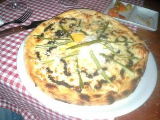 Pizza de espárragos y trufa