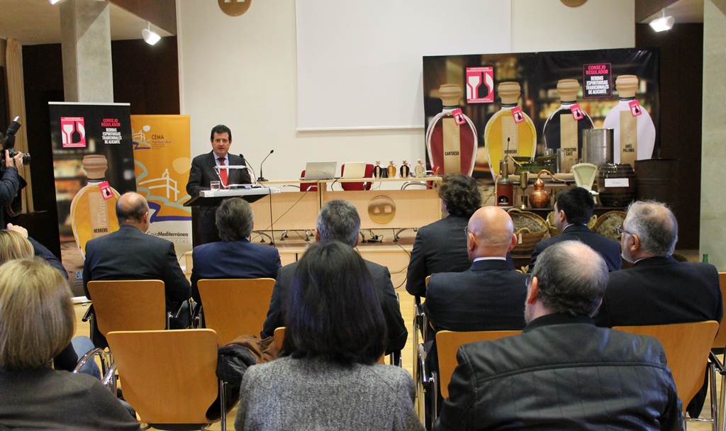 Las bebidas espirituosas de Alicante se reinventan