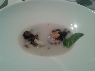 Velouté de moluscos al aroma de azafran y toques marinos