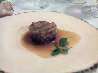 Faisana rellena de foie-gras, trufa melanosporum y trompetas de la muerte
