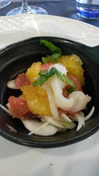 Ensalada de cítricos, bacalao y Kalamata