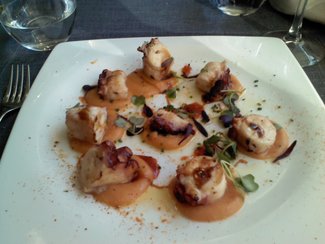 Pulpo con puré de matanza