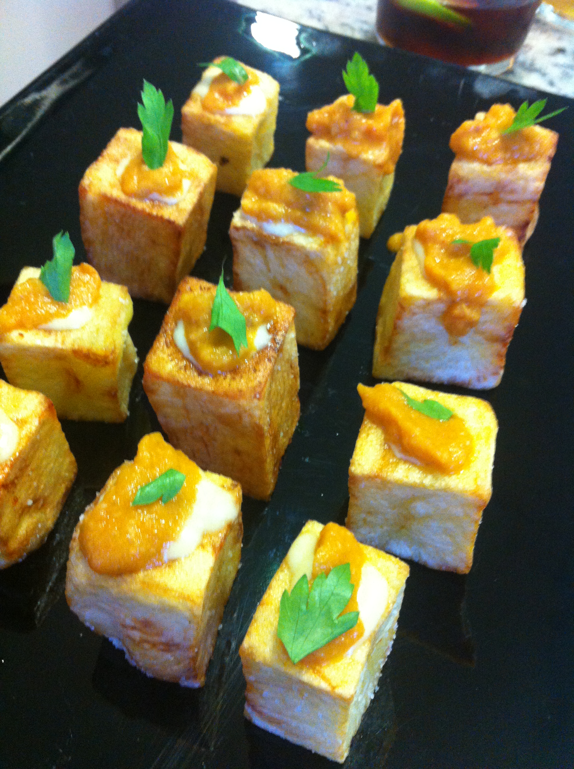 Patatas bravas con alioli, para comer con los dedos