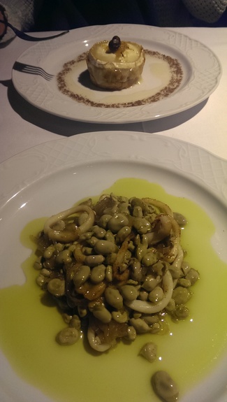 Habitas baby con calamarcitos y cebolla caramelizada - gratinado de escalibada