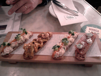 Pulgas de cangrejo, berenjena y salmón ahumado