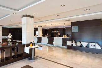 Poner Pepsi-Cola por la noche como bebida de bienvenida me parece una idea fenomenal... Sería para aguantar la procesión de la Virgen de la Soledad :-S