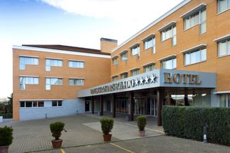 Tuvimos que cargar el coche a través del acceso al párquing del hotel.