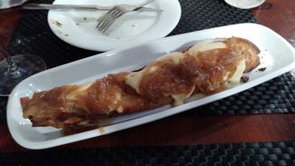 Tosta de Arzúa Ulloa con cebolla confitada y tomate