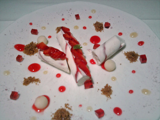 Nuestra versión de fresas con nata, sorbete de limón y menta
