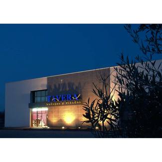 Exterior noche Bodegas Tavera