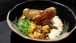 Oreja de cerdo y kimchi