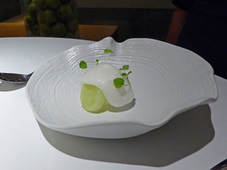 Yuzu y pepino en texturas y aromas de menta fresca
