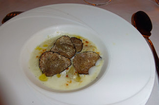 Canelones de faisan con bechamel y trufa de verano