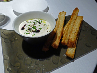 Terrina de jabali con almendras crudas y tostas